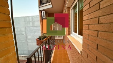 PISO LUMINOSO CON BALCÓN EN UNA DE LAS MEJORES ZONAS DE CORNELLÀ.