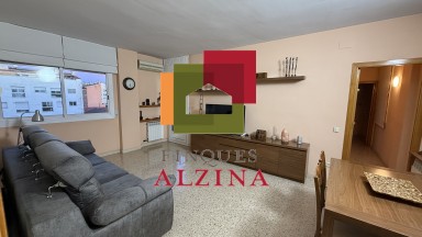 PISO LUMINOSO CON BALCÓN EN UNA DE LAS MEJORES ZONAS DE CORNELLÀ.