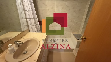 PISO LUMINOSO CON BALCÓN EN UNA DE LAS MEJORES ZONAS DE CORNELLÀ.