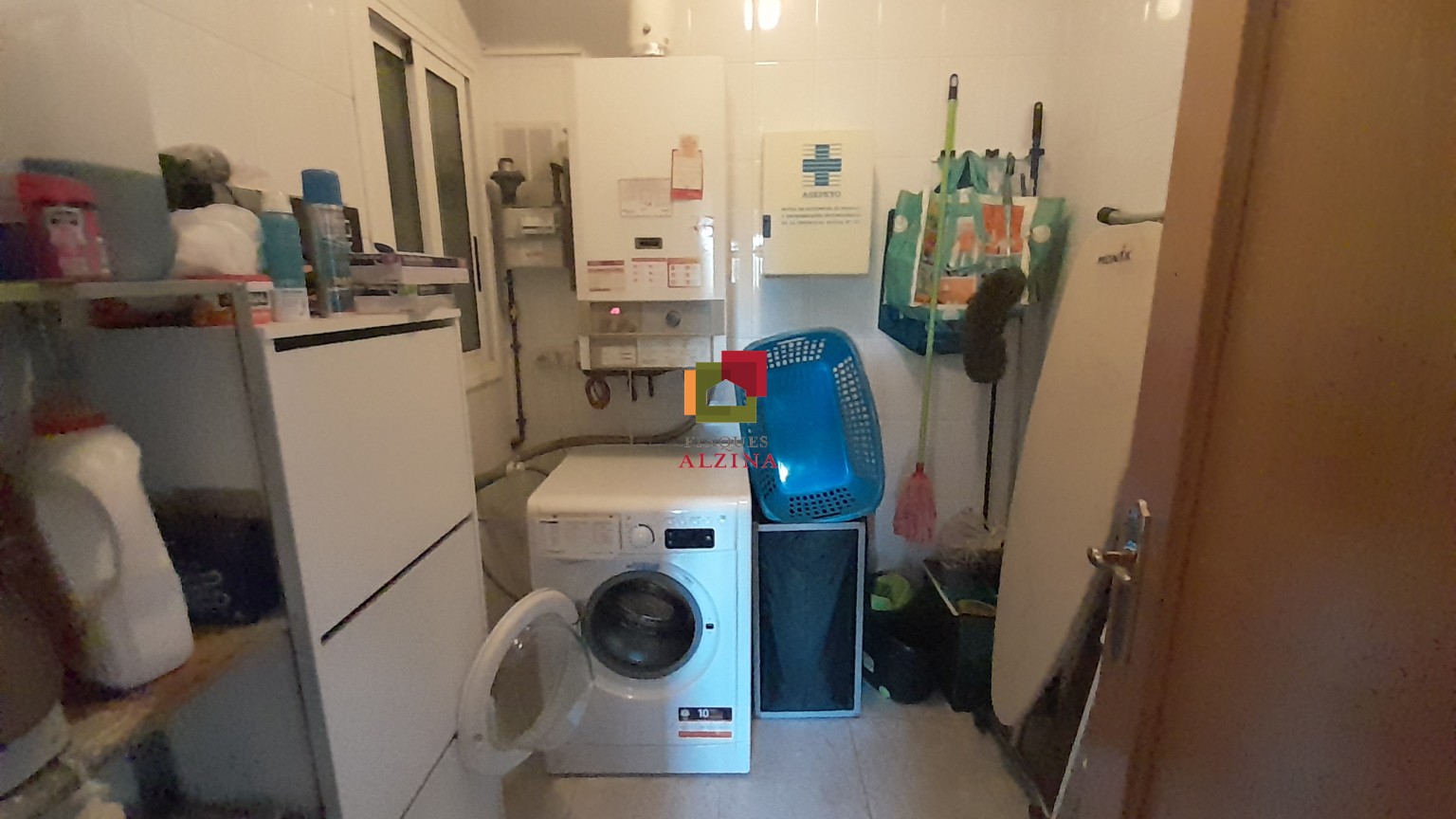 Luminoso piso esquinero con terraza y vistas