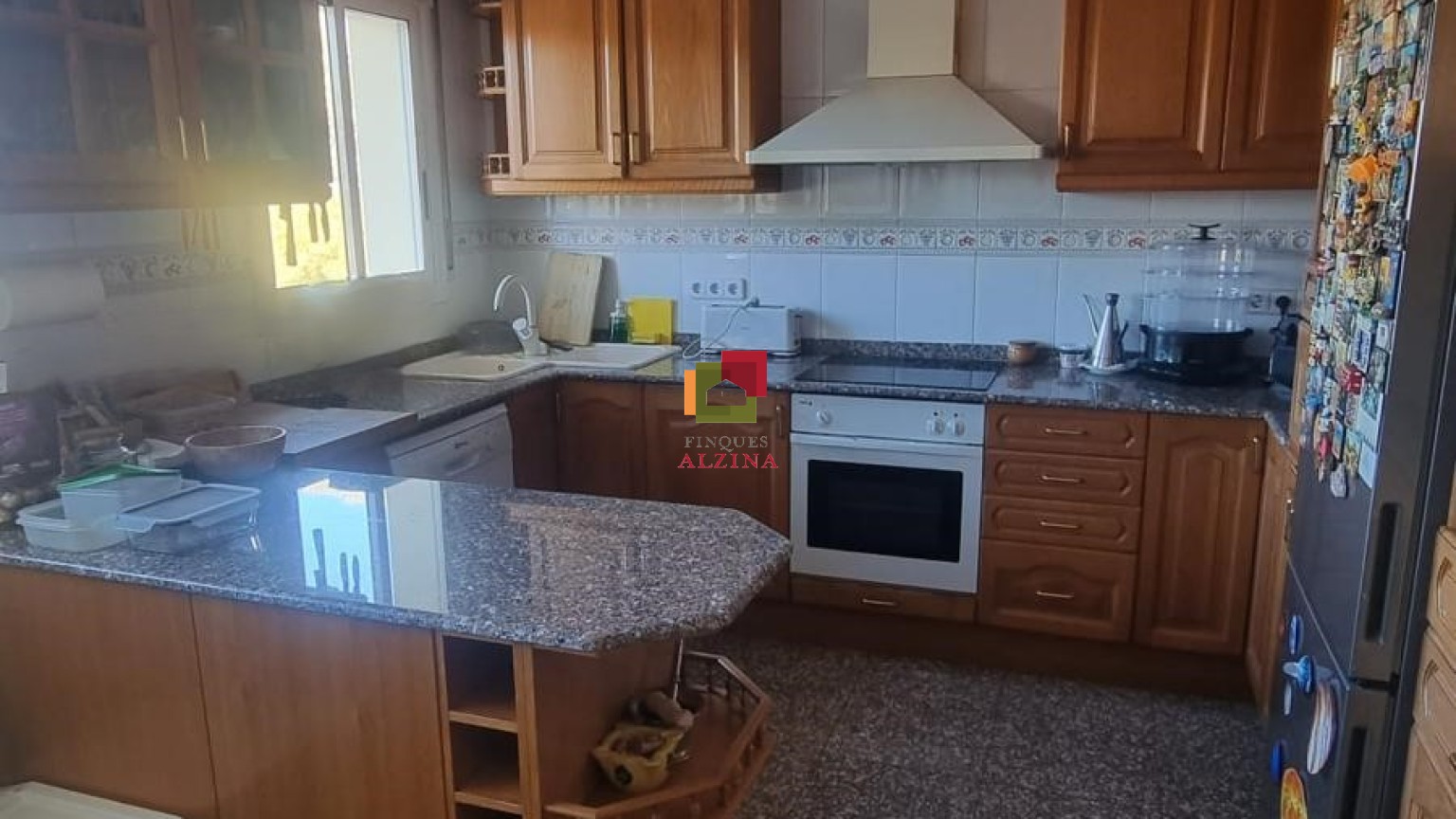 Luminoso piso esquinero con terraza y vistas