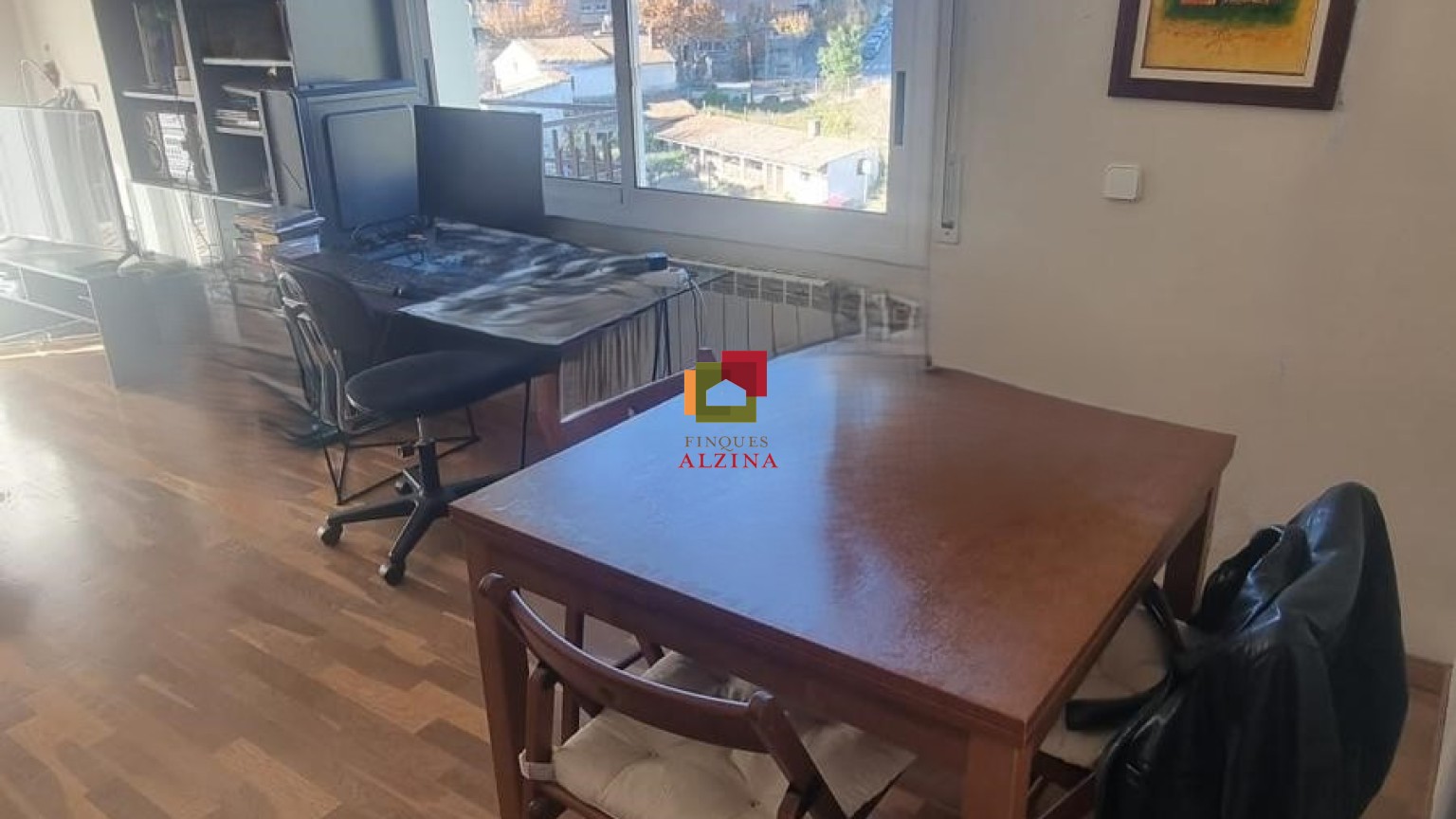 Luminoso piso esquinero con terraza y vistas