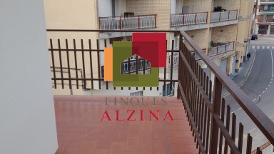 Luminoso piso esquinero con terraza y vistas