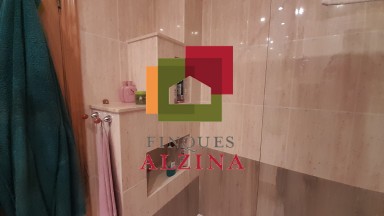 Luminoso piso esquinero con terraza y vistas