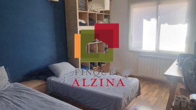 Luminoso piso esquinero con terraza y vistas