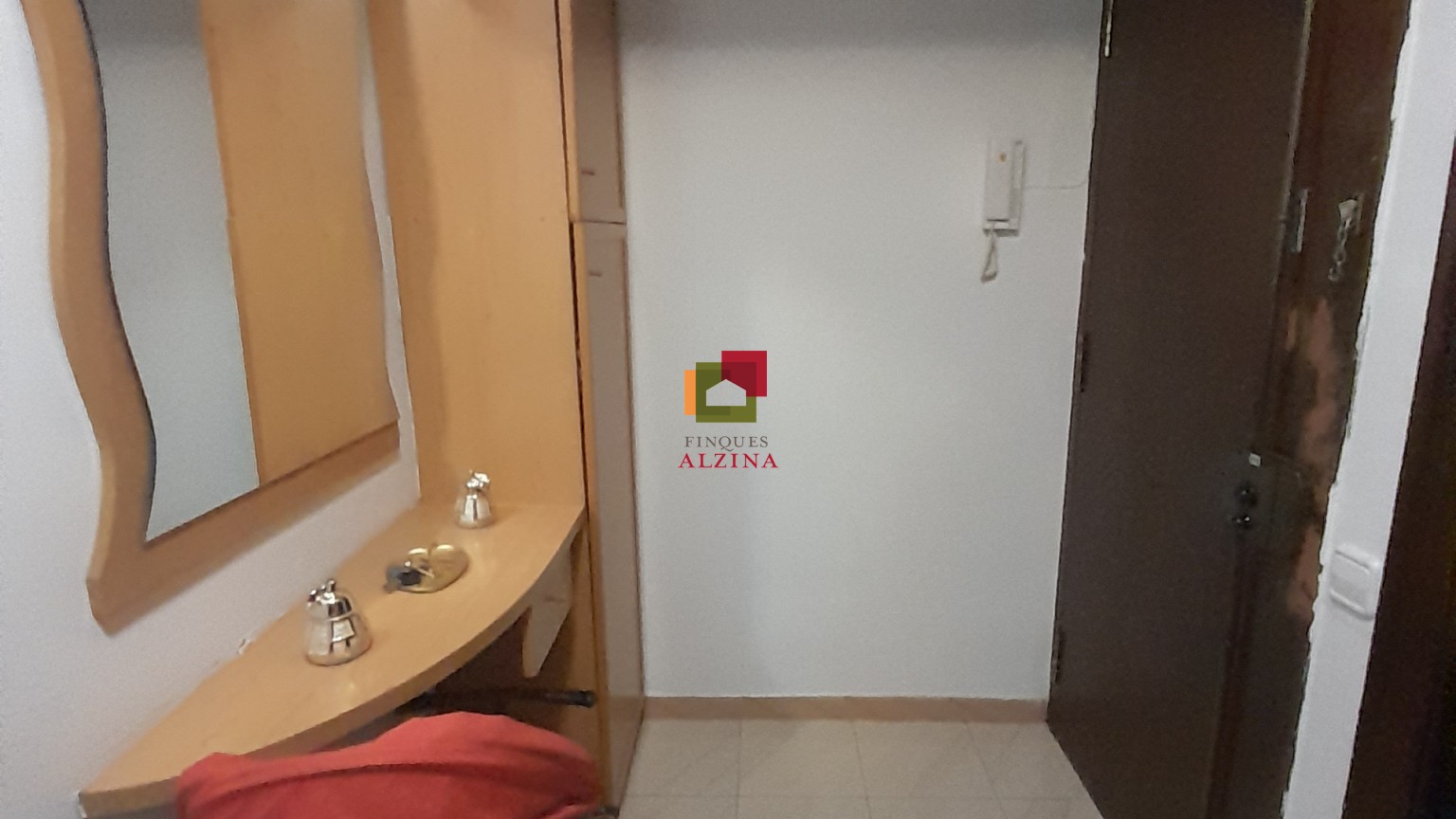 INVERSIÓN CON RENTABILIDAD | Piso con inquilinos en Pubilla Cases