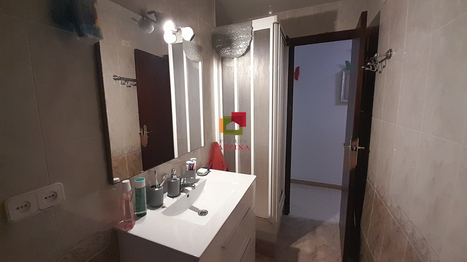 INVERSIÓN CON RENTABILIDAD | Piso con inquilinos en Pubilla Cases