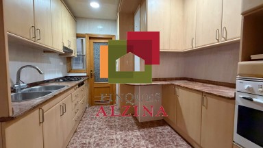 Un hogar luminoso con balcón en Santa Eulàlia: espacio, tranquilidad y conexión con Barcelona