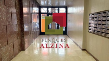 Un hogar luminoso con balcón en Santa Eulàlia: espacio, tranquilidad y conexión con Barcelona