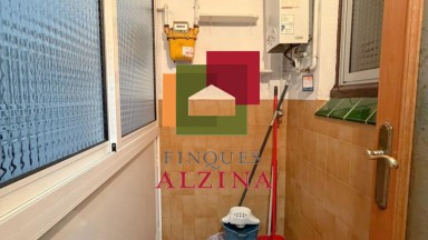 Un hogar luminoso con balcón en Santa Eulàlia: espacio, tranquilidad y conexión con Barcelona