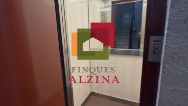 Un hogar luminoso con balcón en Santa Eulàlia: espacio, tranquilidad y conexión con Barcelona