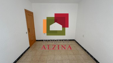 Un hogar luminoso con balcón en Santa Eulàlia: espacio, tranquilidad y conexión con Barcelona