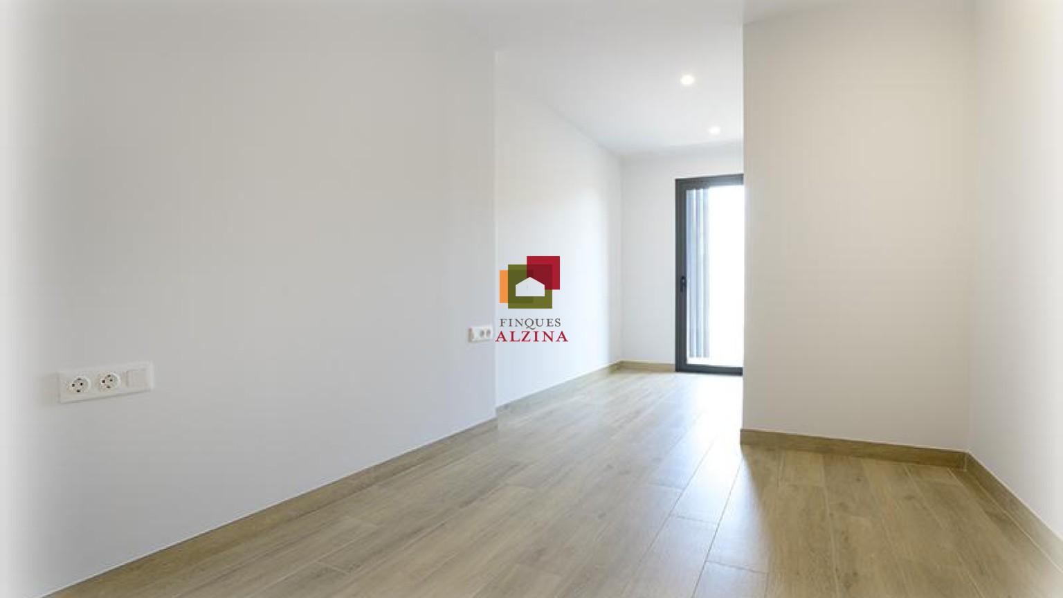 Luminoso piso con balcón y excelentes calidades en Collblanc