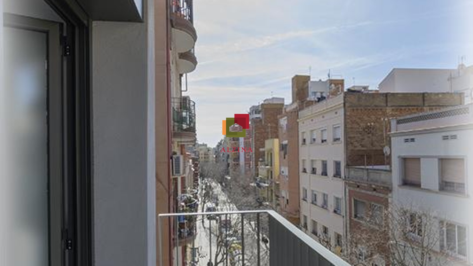 Luminoso piso con balcón y excelentes calidades en Collblanc