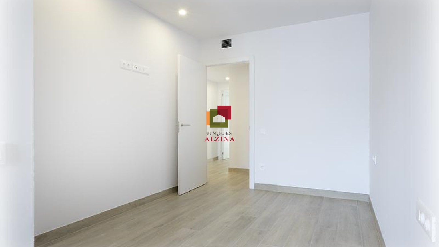 Luminoso piso con balcón y excelentes calidades en Collblanc