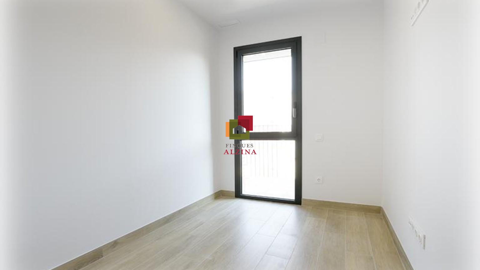 Luminoso piso con balcón y excelentes calidades en Collblanc