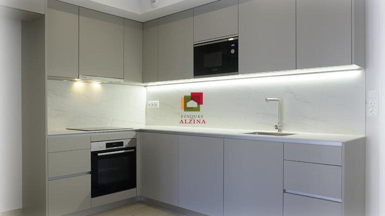 Luminoso piso con balcón y excelentes calidades en Collblanc