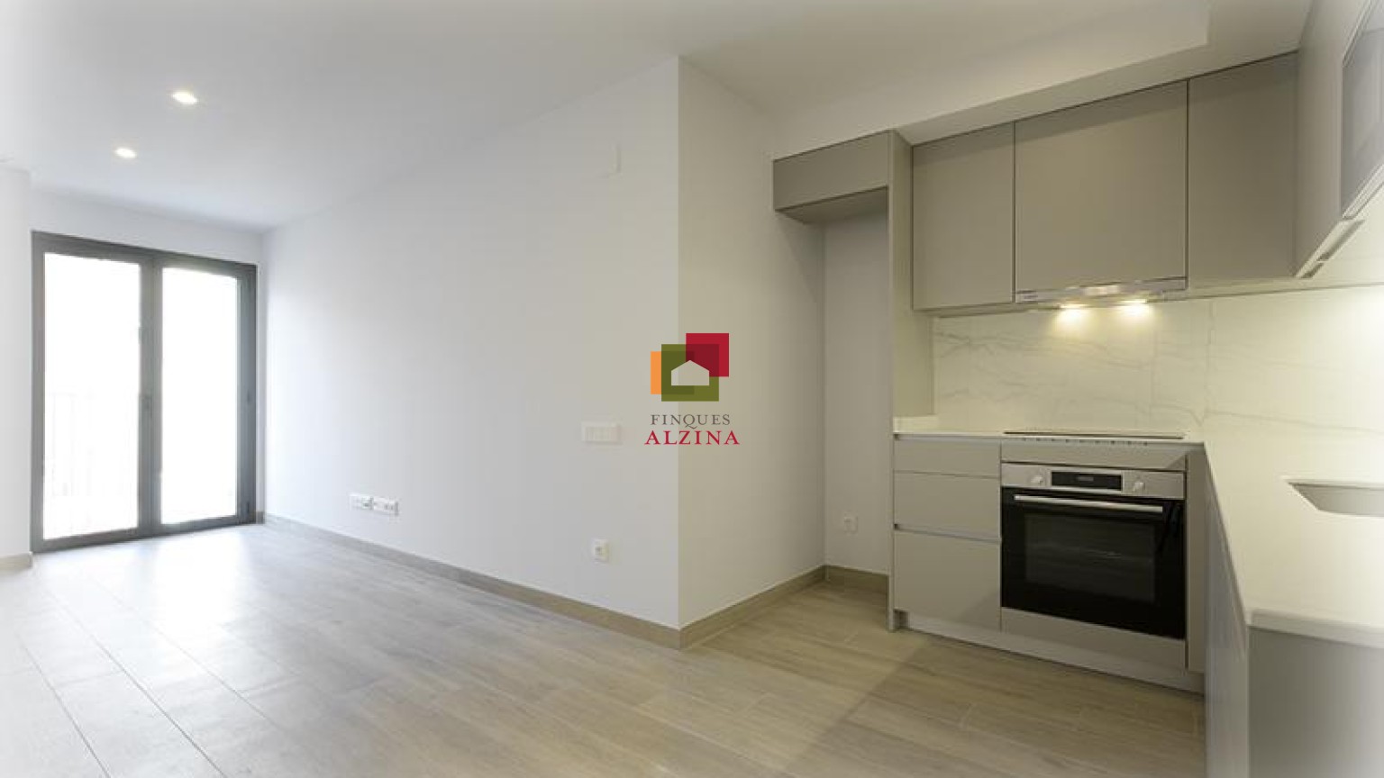 Luminoso piso con balcón y excelentes calidades en Collblanc