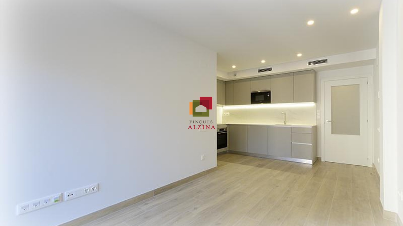 Luminoso piso con balcón y excelentes calidades en Collblanc