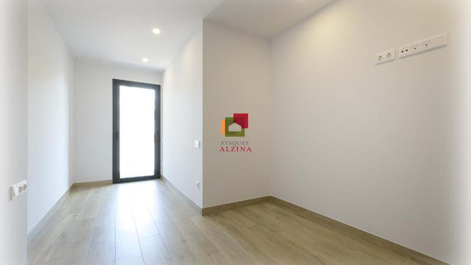 Luminoso piso con balcón y excelentes calidades en Collblanc