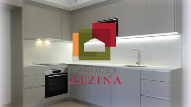 Luminoso piso con balcón y excelentes calidades en Collblanc