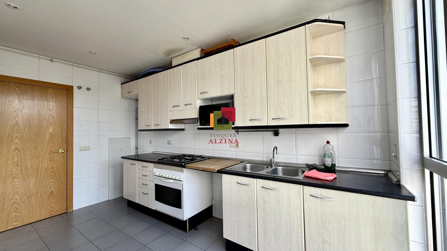 Piso luminoso en Sants-Montjuïc con excelente ubicación