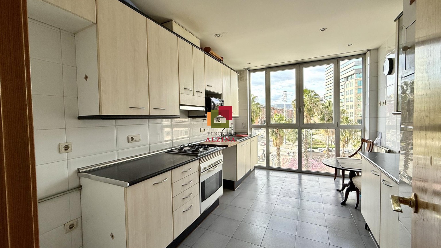 Piso luminoso en Sants-Montjuïc con excelente ubicación