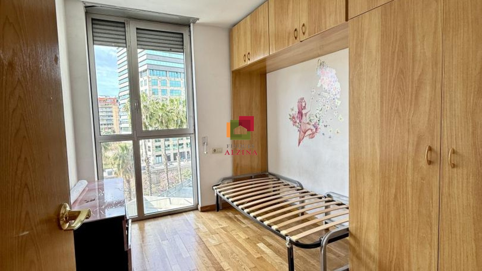 Piso luminoso en Sants-Montjuïc con excelente ubicación