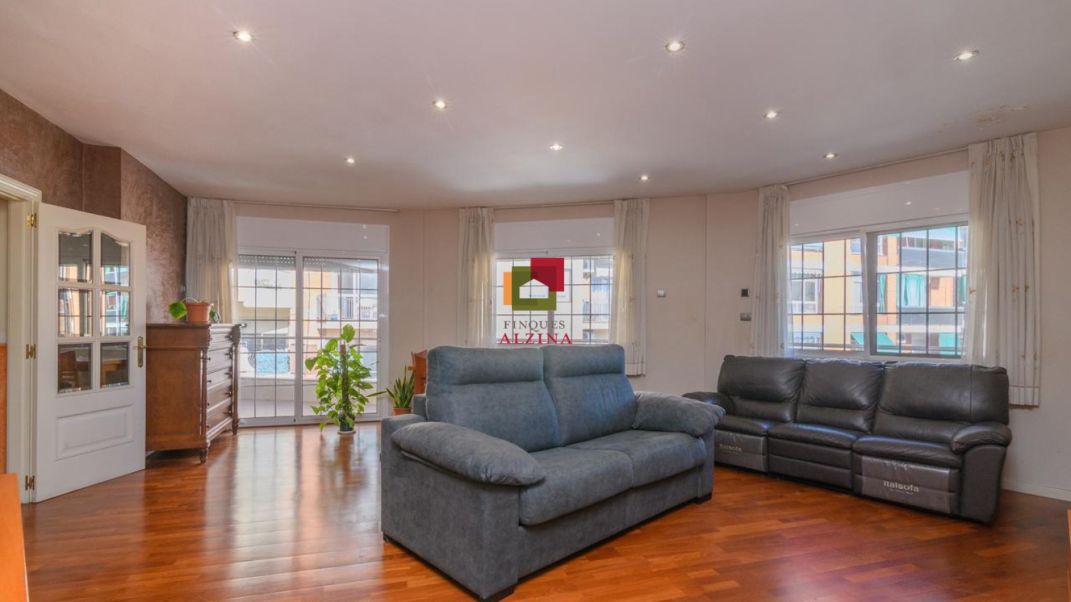 EXPECTACULAR PISO CON TERRAZA PRIVADA