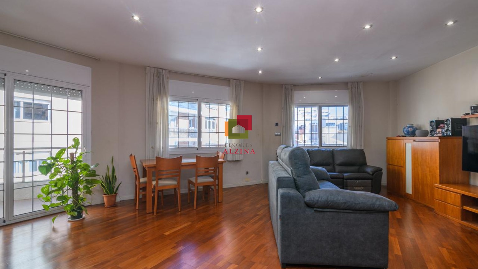 EXPECTACULAR PISO CON TERRAZA PRIVADA