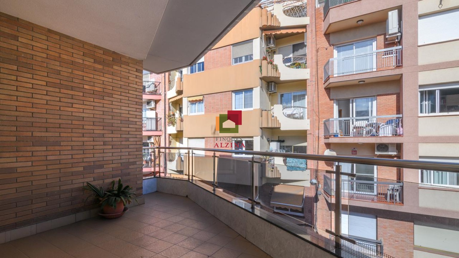 EXPECTACULAR PISO CON TERRAZA PRIVADA
