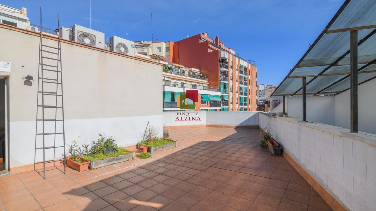 EXPECTACULAR PISO CON TERRAZA PRIVADA