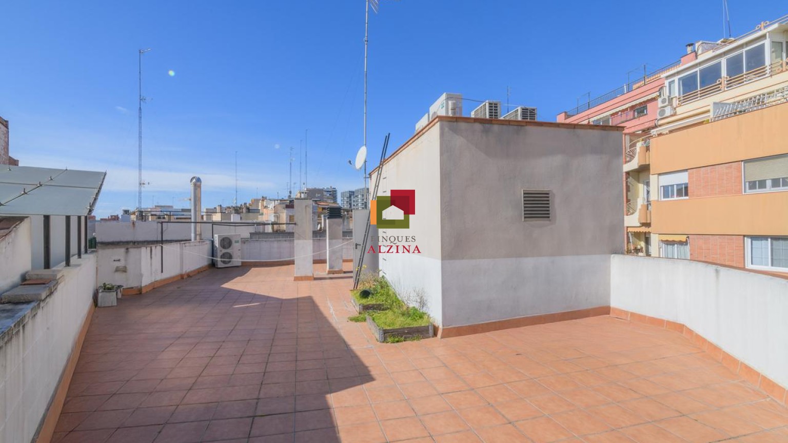 EXPECTACULAR PISO CON TERRAZA PRIVADA
