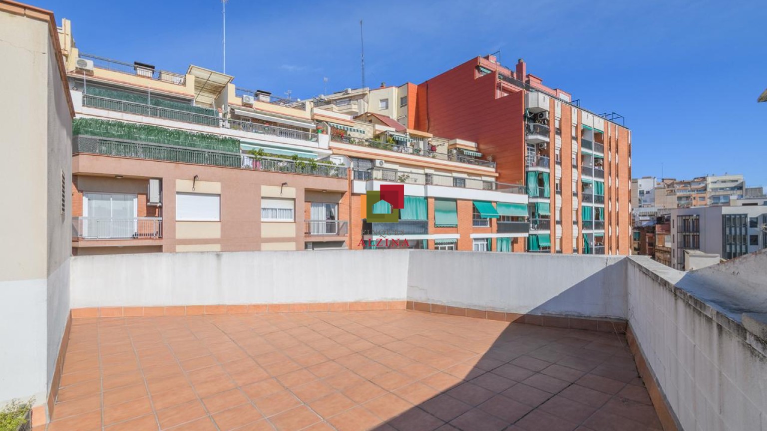 EXPECTACULAR PISO CON TERRAZA PRIVADA