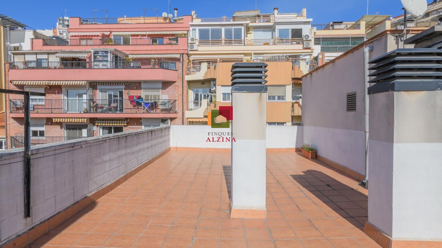 EXPECTACULAR PISO CON TERRAZA PRIVADA