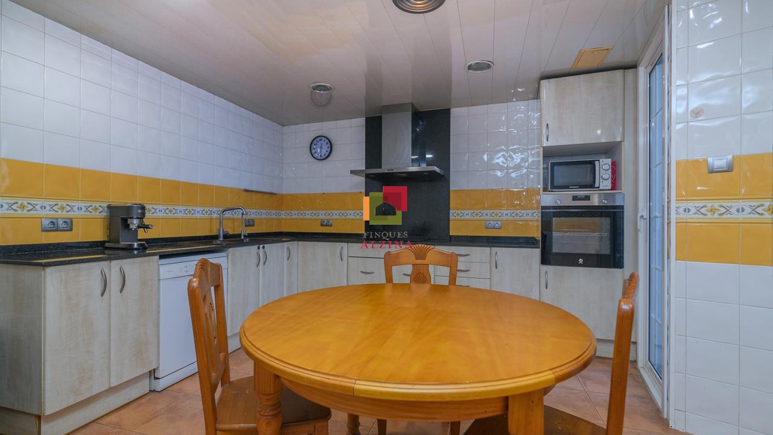 EXPECTACULAR PISO CON TERRAZA PRIVADA