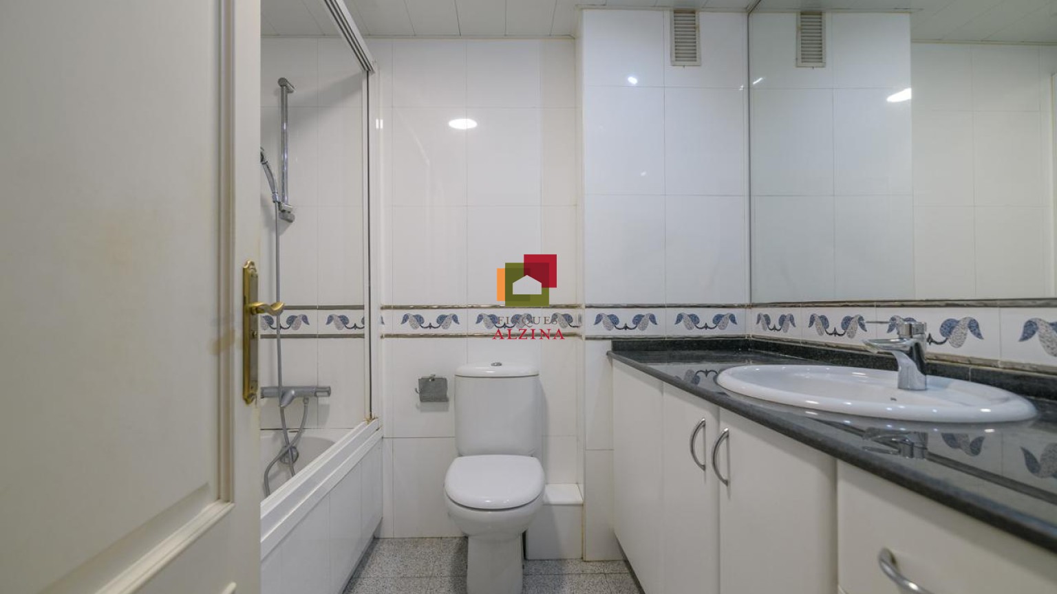 EXPECTACULAR PISO CON TERRAZA PRIVADA