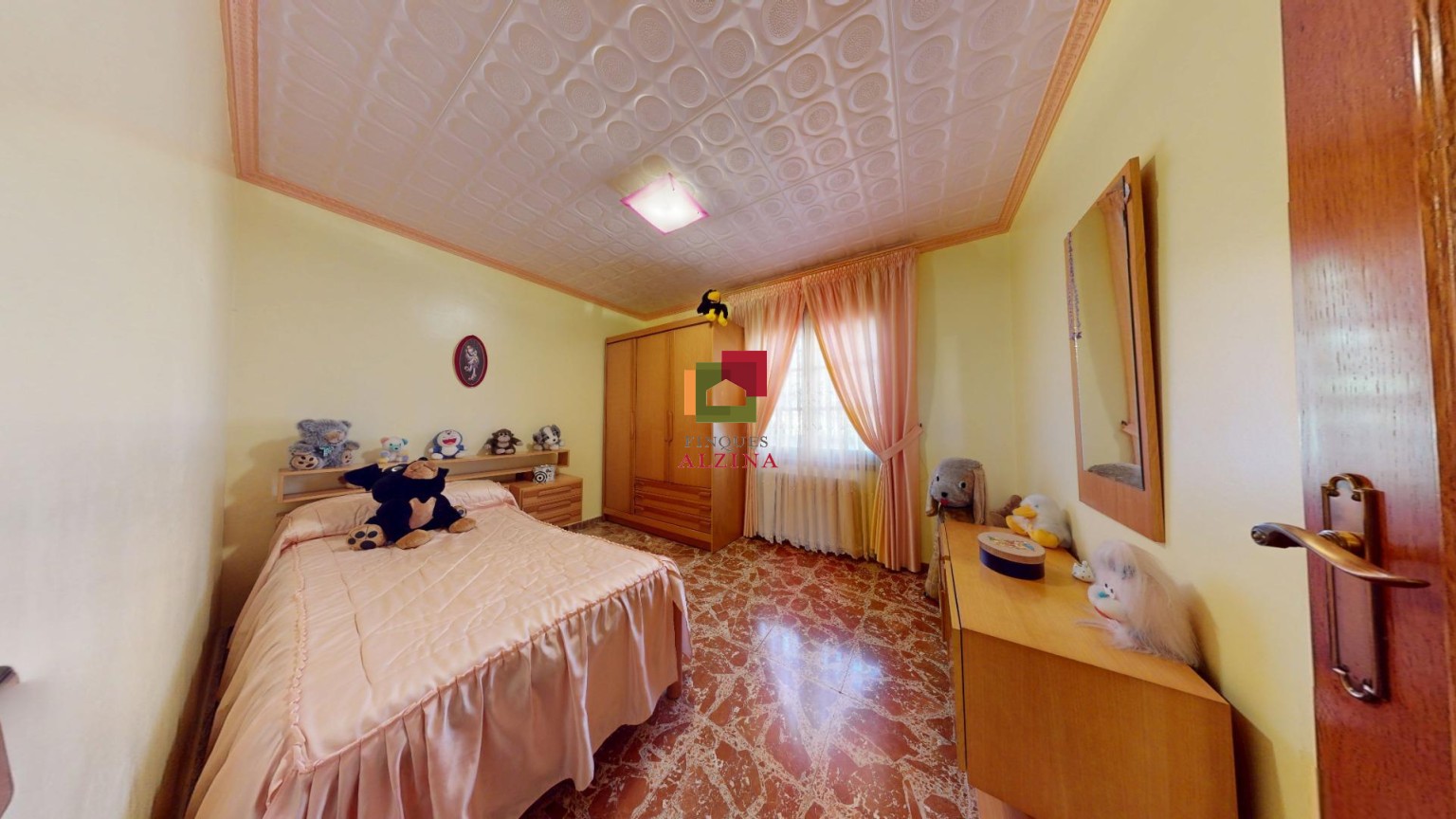 UNA CASA AMPLIA PARA VIVIR, DISFRUTAR Y SOÑAR