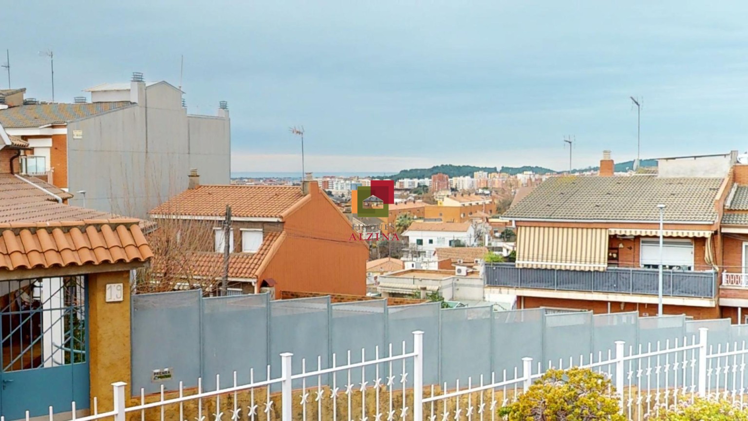 UNA CASA AMPLIA PARA VIVIR, DISFRUTAR Y SOÑAR