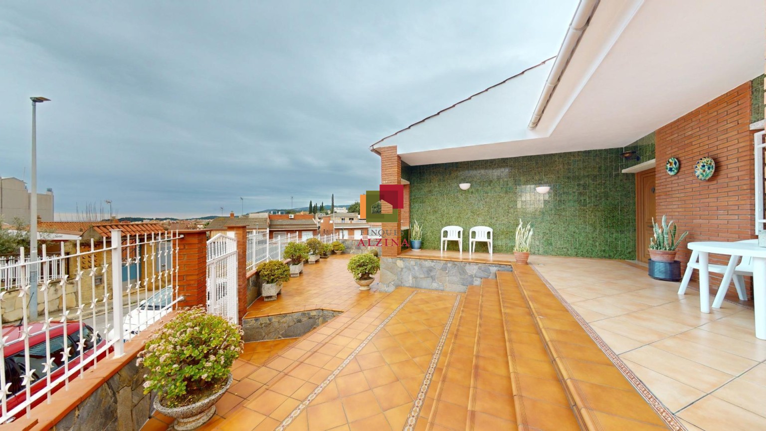 UNA CASA AMPLIA PARA VIVIR, DISFRUTAR Y SOÑAR