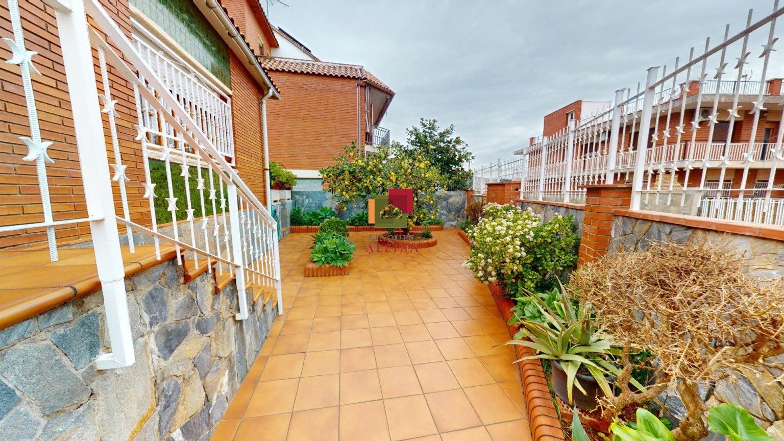 UNA CASA AMPLIA PARA VIVIR, DISFRUTAR Y SOÑAR
