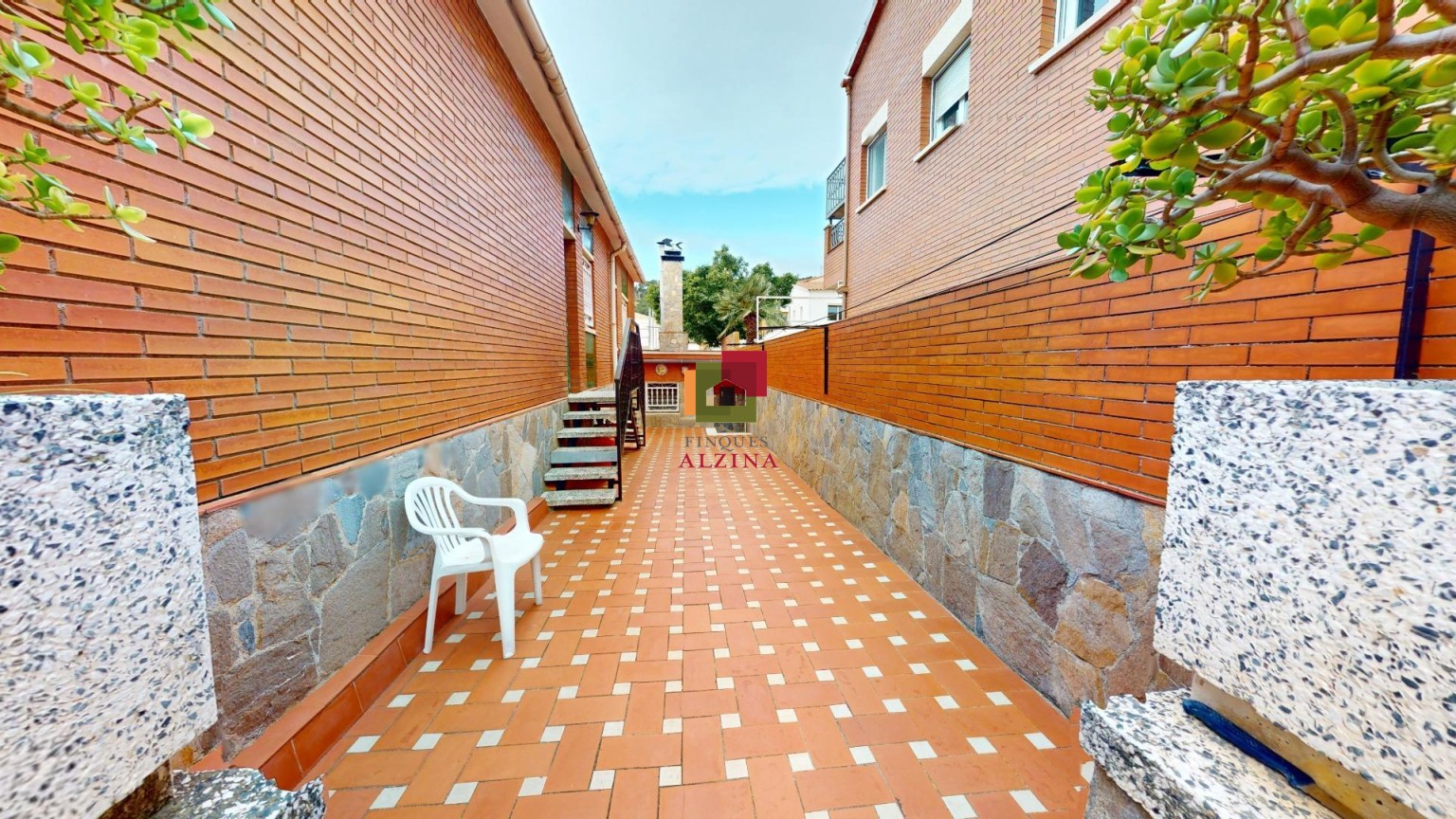 UNA CASA AMPLIA PARA VIVIR, DISFRUTAR Y SOÑAR
