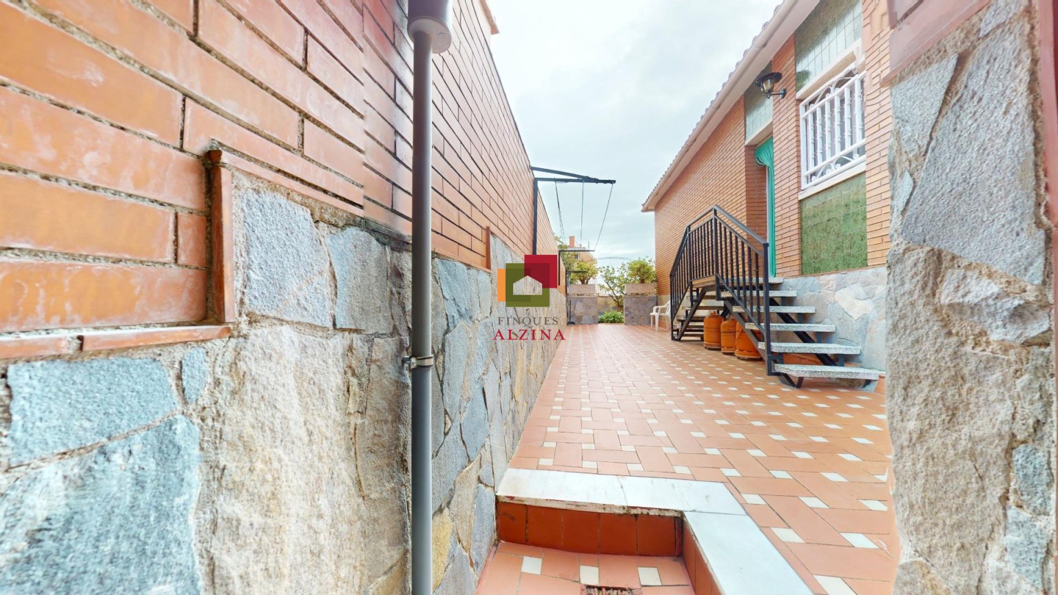 UNA CASA AMPLIA PARA VIVIR, DISFRUTAR Y SOÑAR