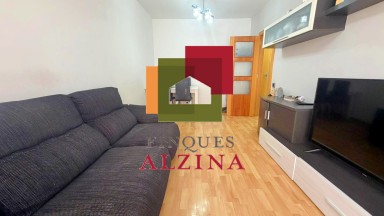 LLUMINÓS PIS REFORMAT AMB BALCÓ AL COSTAT DE RAMBLA JUST OLIVERES