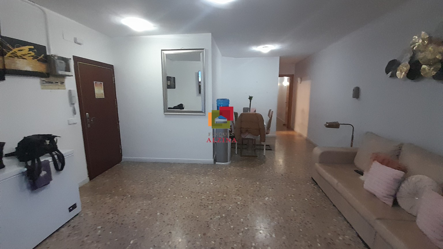 Planta baja en Pubilla Cases con inquilino – inversión con rentabilidad garantizada