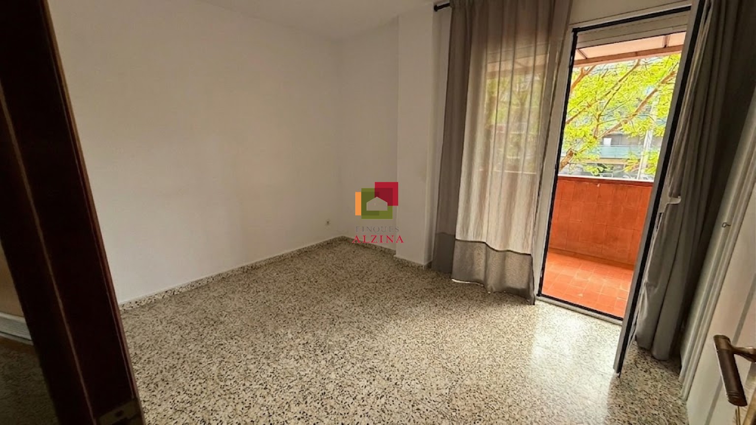 VIVE EN UNA DE LAS ZONAS MEJOR COMUNICADAS DE CORNELLÀ.