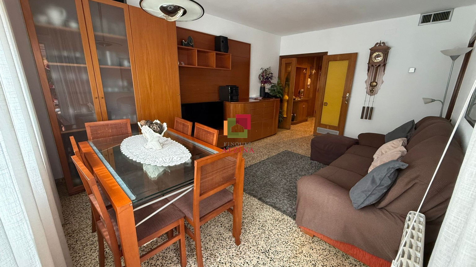 VIVE EN UNA DE LAS ZONAS MEJOR COMUNICADAS DE CORNELLÀ.