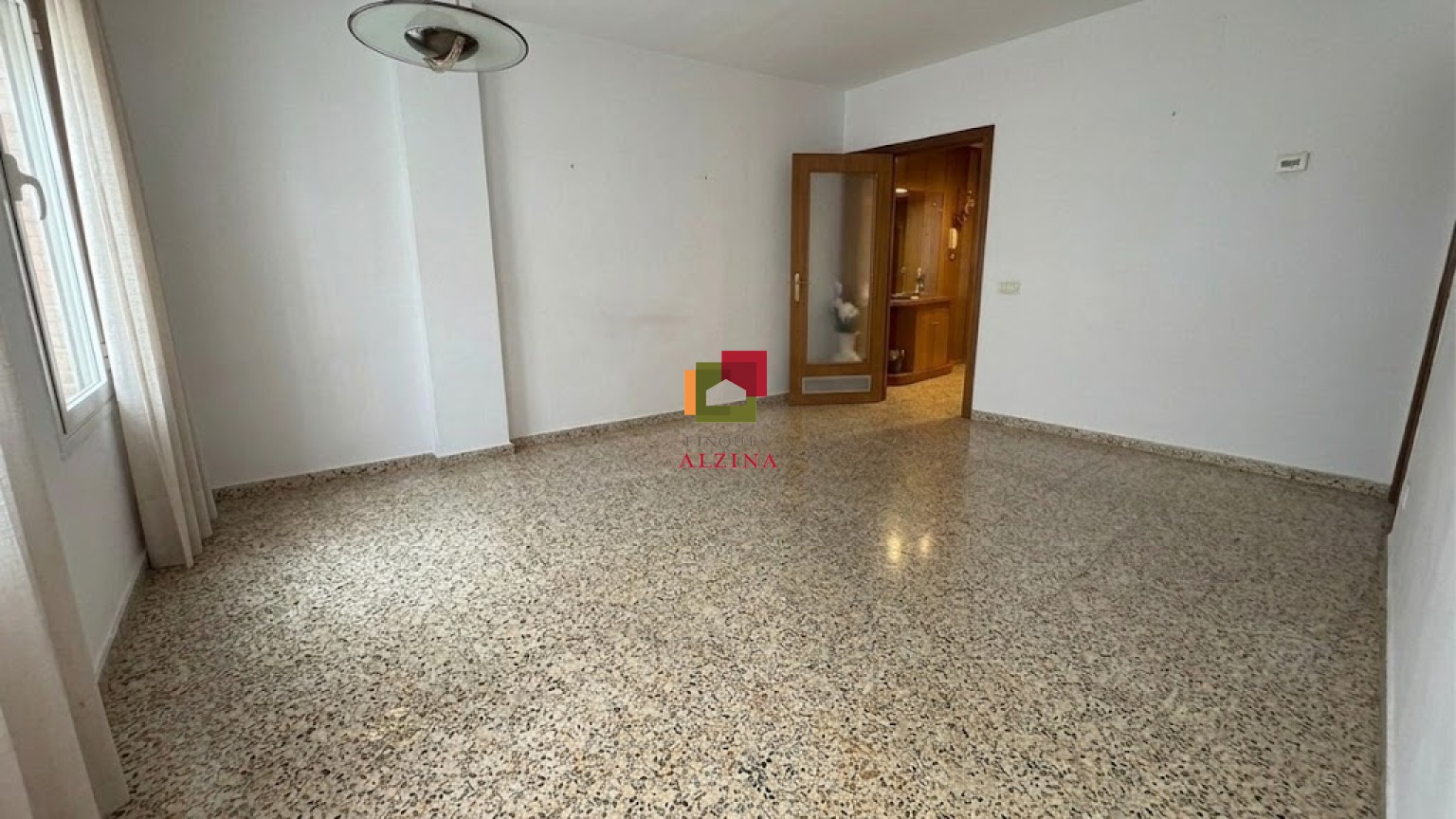 VIVE EN UNA DE LAS ZONAS MEJOR COMUNICADAS DE CORNELLÀ.