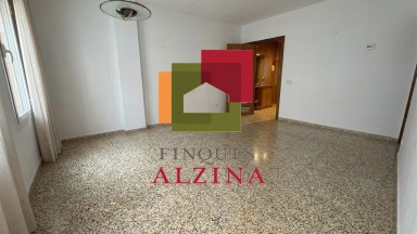 VIVE EN UNA DE LAS ZONAS MEJOR COMUNICADAS DE CORNELLÀ.