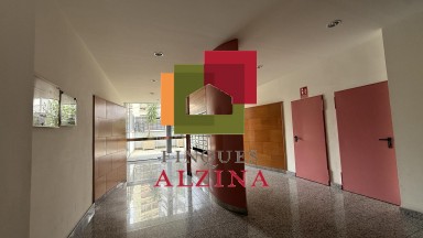 Pis lluminós a Sants-Montjuïc amb ben situat